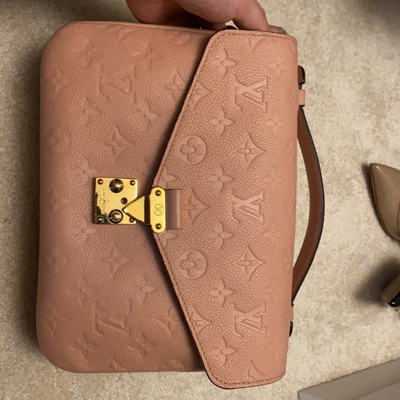(SOLD) Louis Vuitton Pochette Métis Monogram Empreinte Leather Rose - Picture 8 of 13